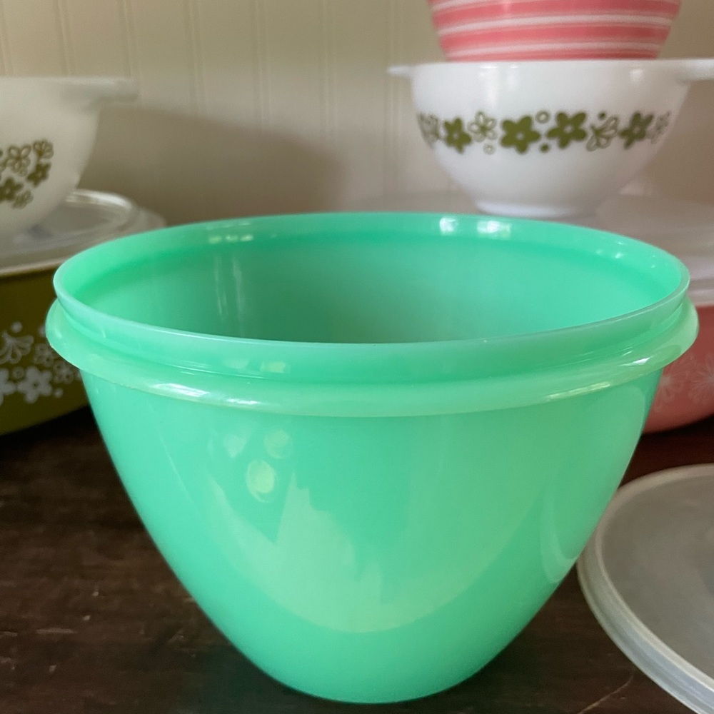 Vintage Jadeite Tupperware Crisp-It Bowl❤️🥬 - Picture 3 of 5